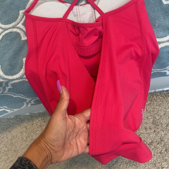 🌺🌺🌺TONIC TANK TOP SIZE SMALL COLOUR BERRY RED, RARELY WORN, LIKE NEW! - Picture 5 of 13